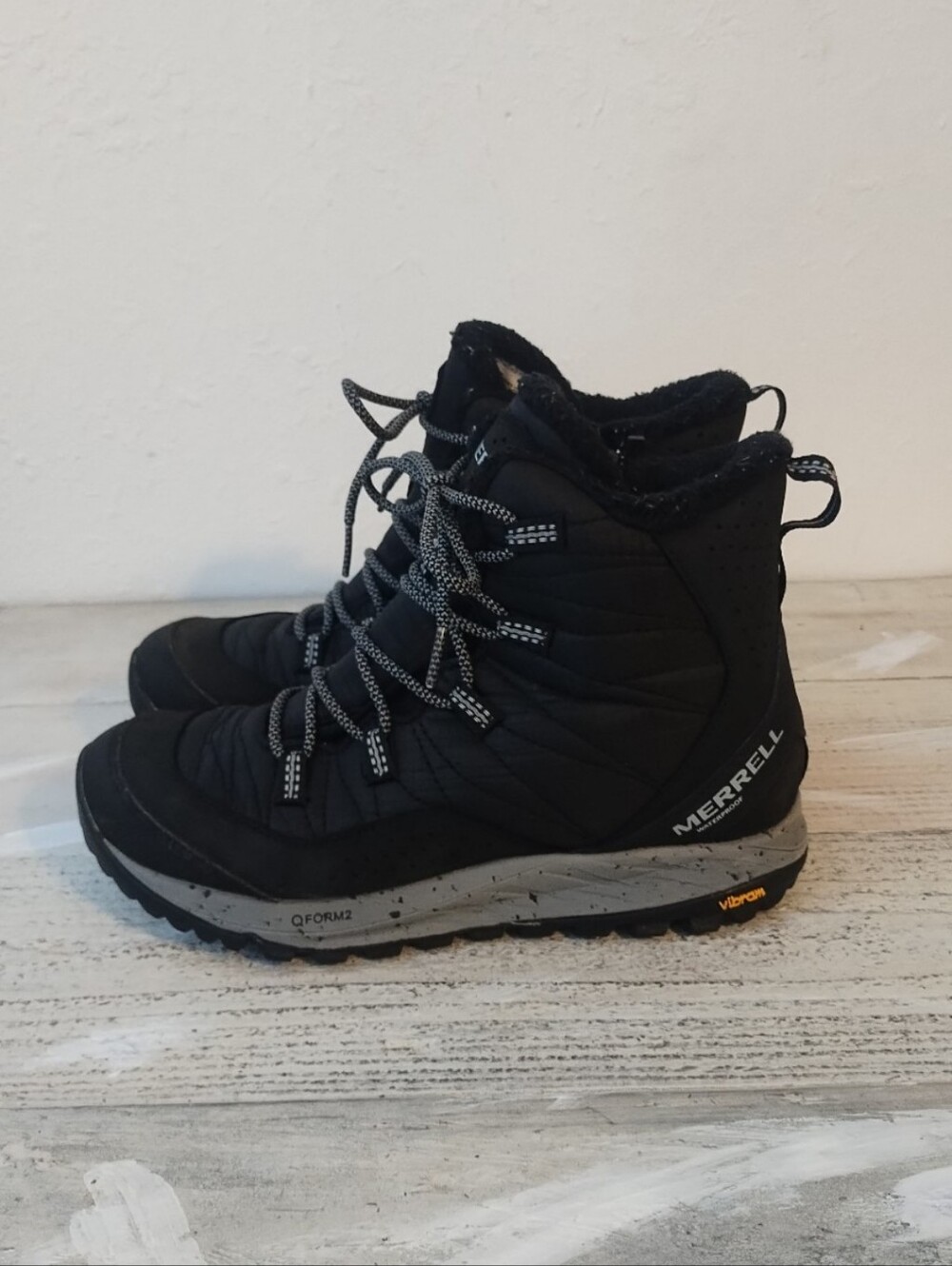 Merrell antona insulated sneaker boots U.S.A Women's size 8 )( UK women's sz 5.5